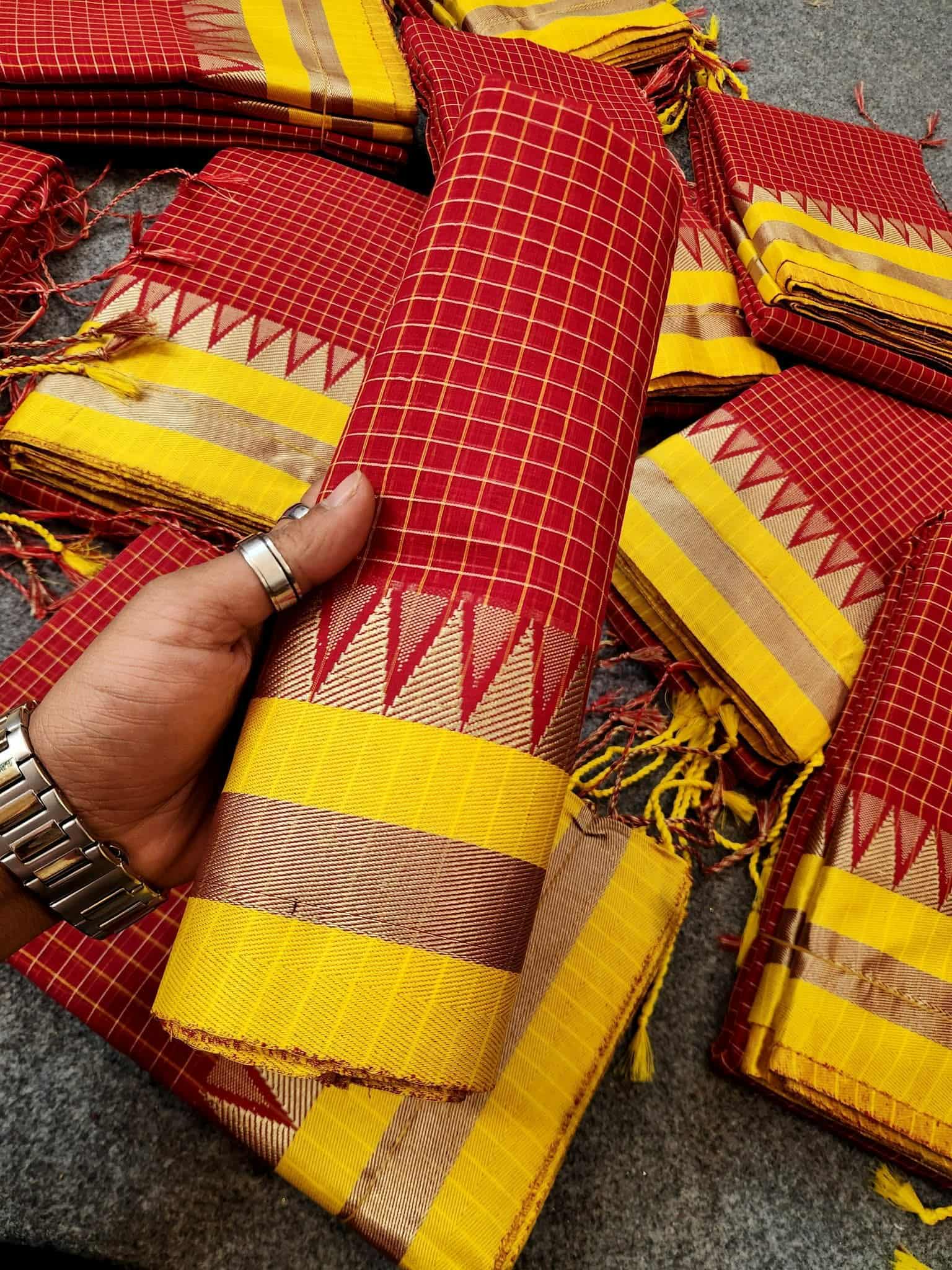 হাফ সিল্ক শাড়ি