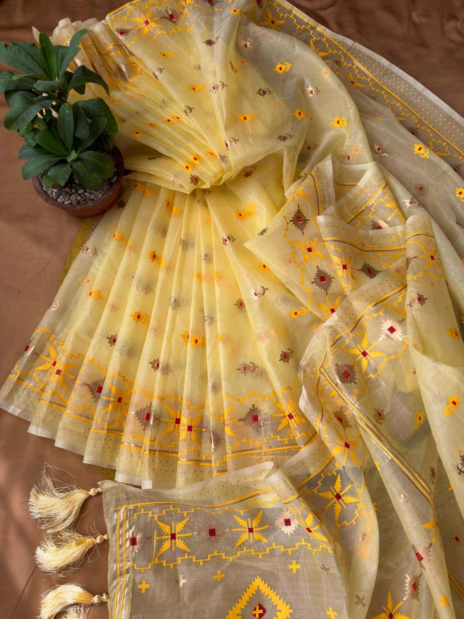 হাফসিল্ক স্কিন প্রিন্ট জামদানী শাড়ি